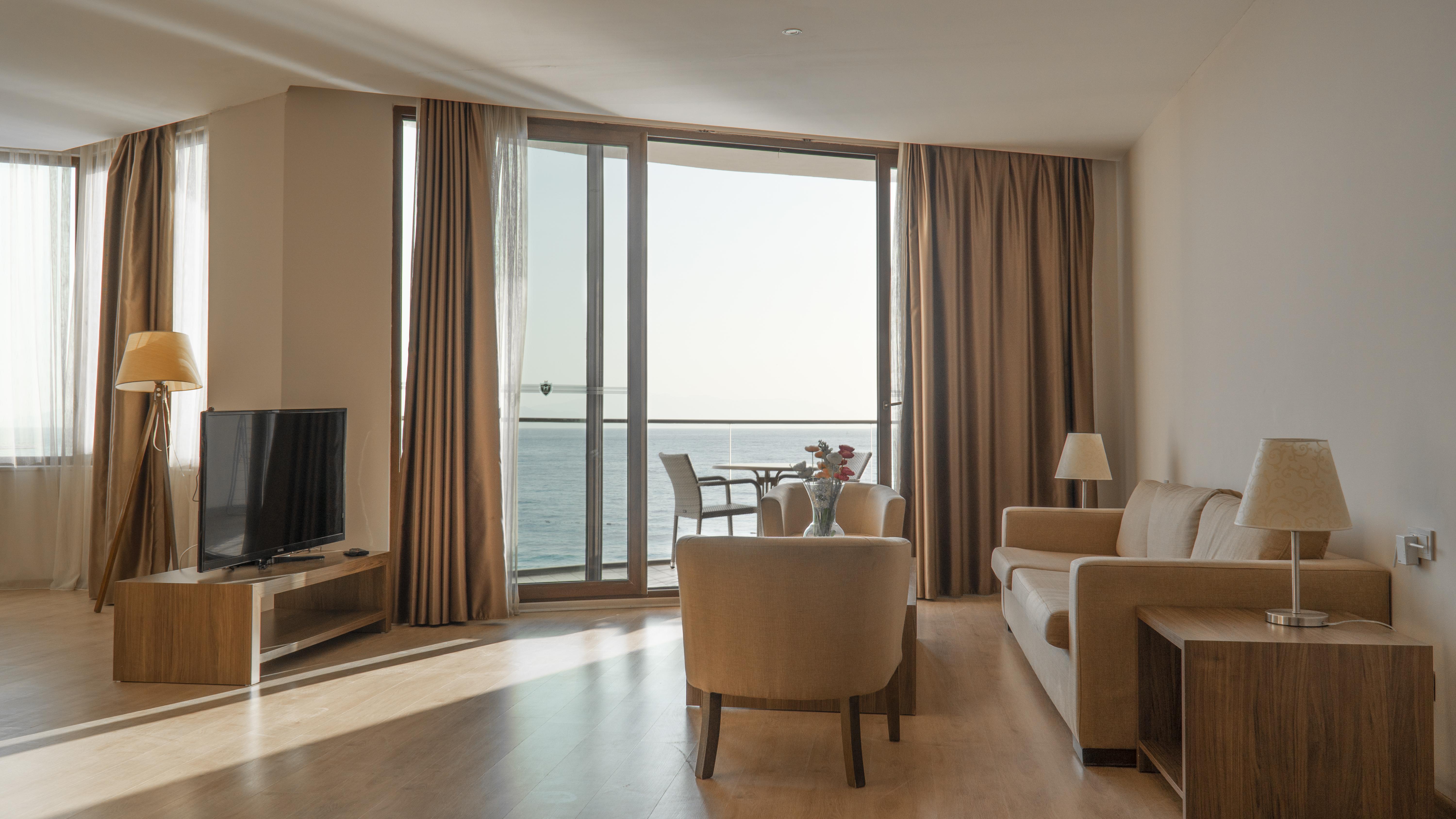 Ladies Beach Suite Hotel (Adults Only) Kuşadası Ngoại thất bức ảnh