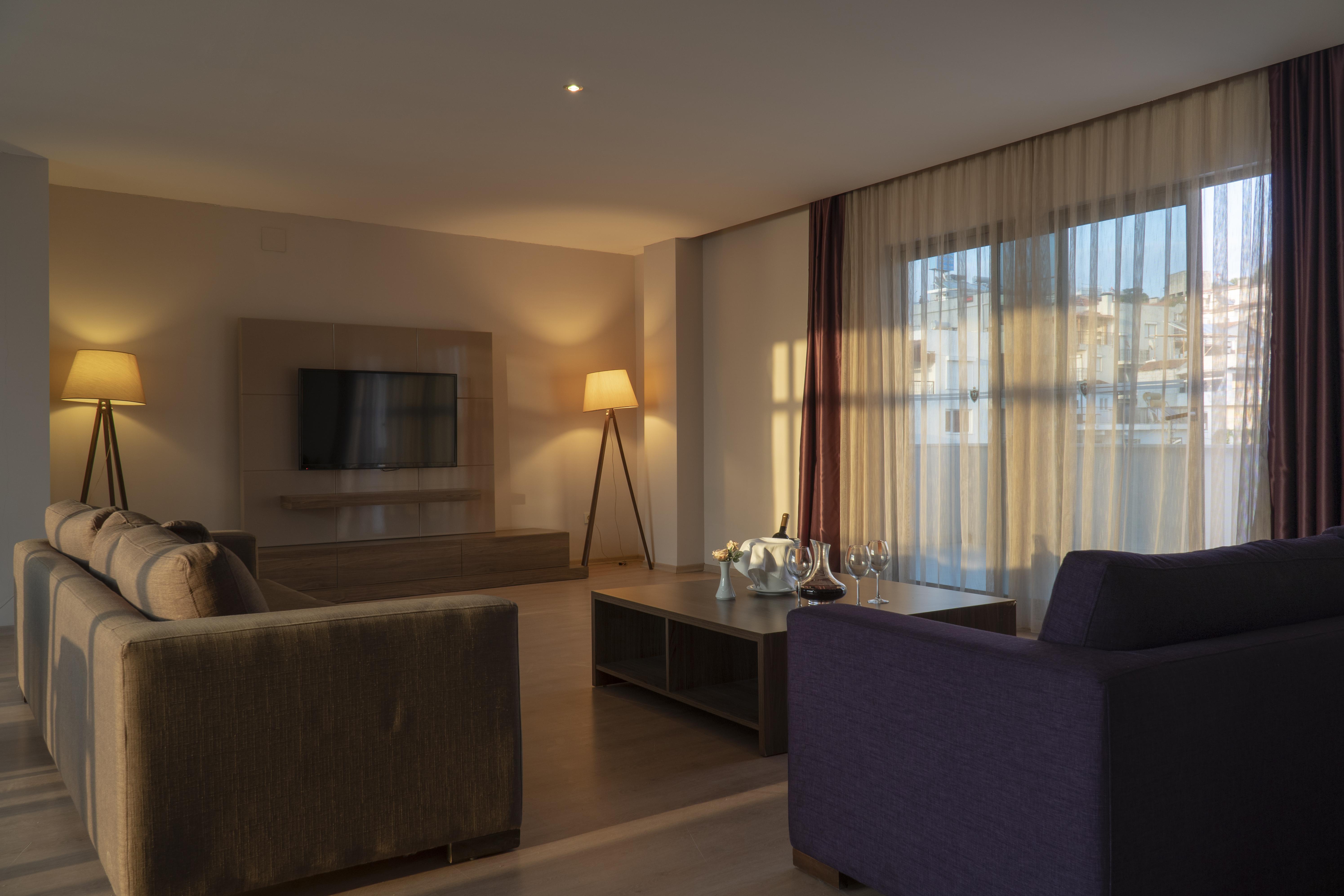 Ladies Beach Suite Hotel (Adults Only) Kuşadası Ngoại thất bức ảnh