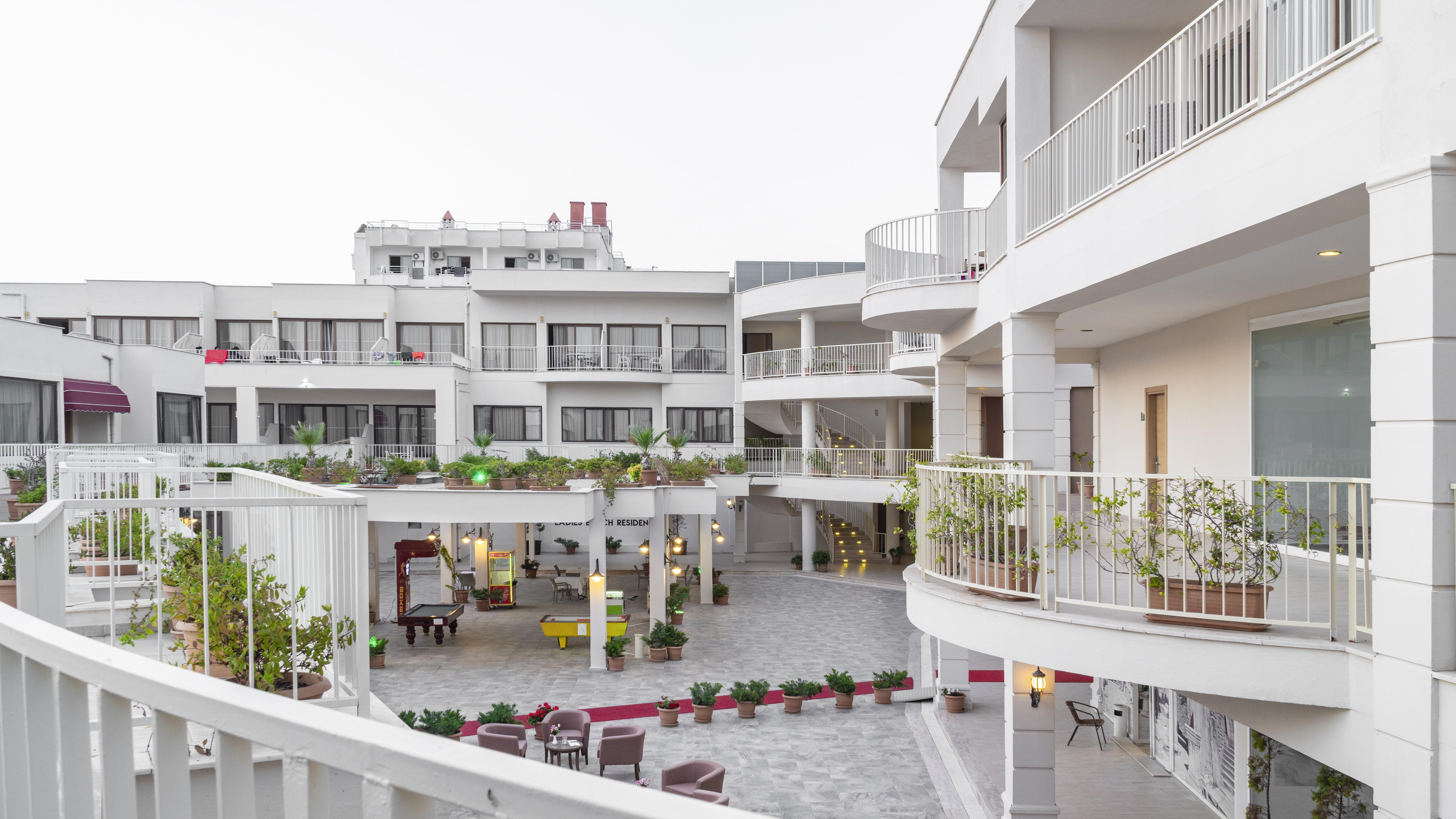 Ladies Beach Suite Hotel (Adults Only) Kuşadası Ngoại thất bức ảnh