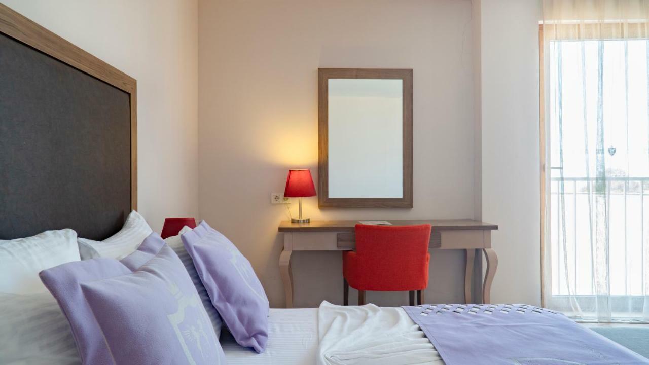 Ladies Beach Suite Hotel (Adults Only) Kuşadası Ngoại thất bức ảnh