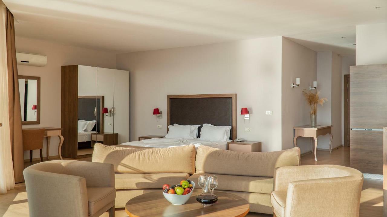 Ladies Beach Suite Hotel (Adults Only) Kuşadası Ngoại thất bức ảnh