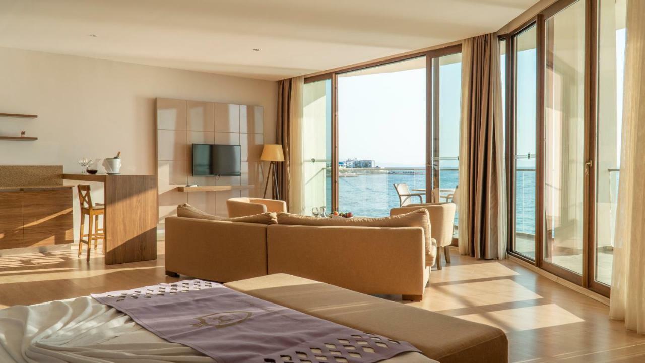 Ladies Beach Suite Hotel (Adults Only) Kuşadası Ngoại thất bức ảnh